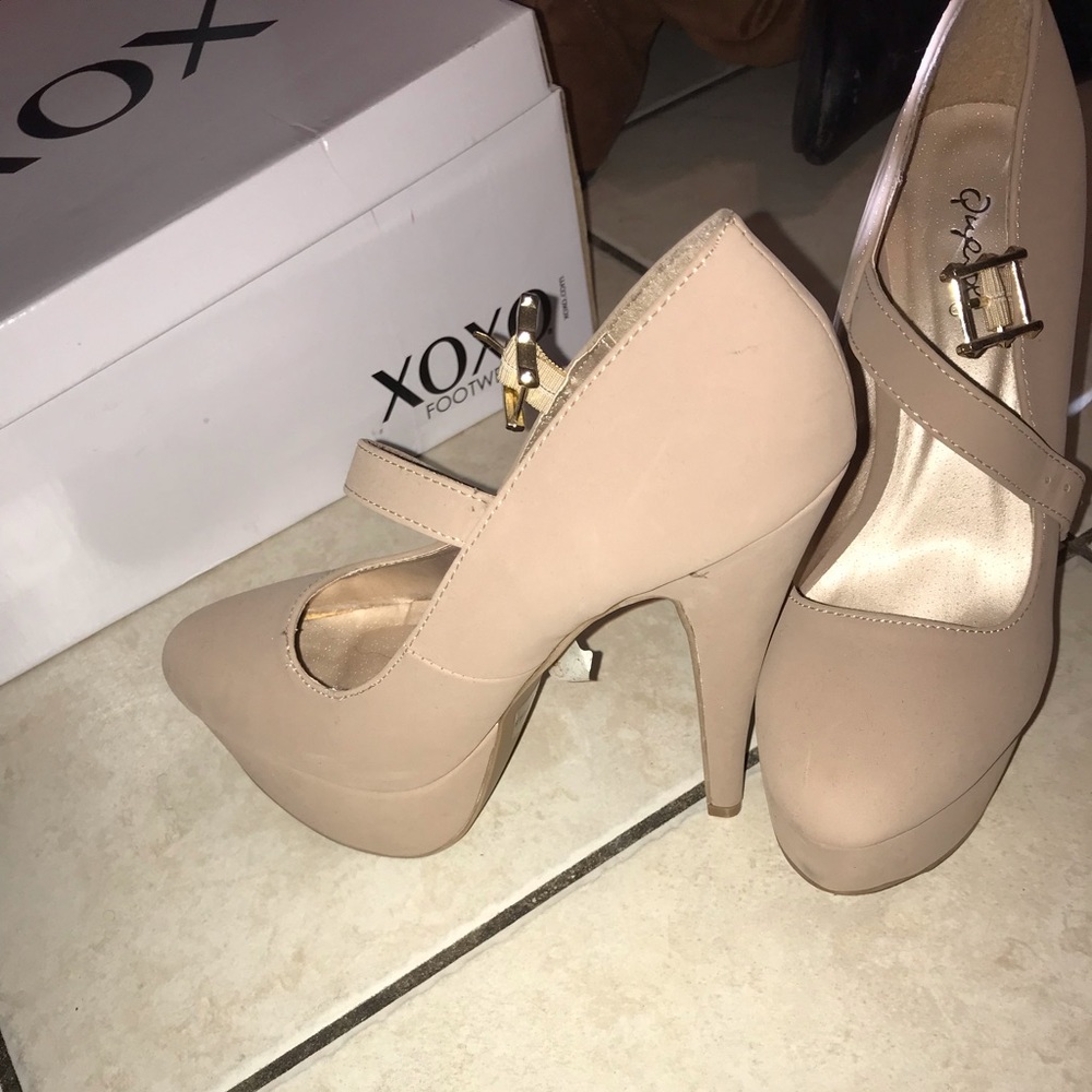 Closed toe heel